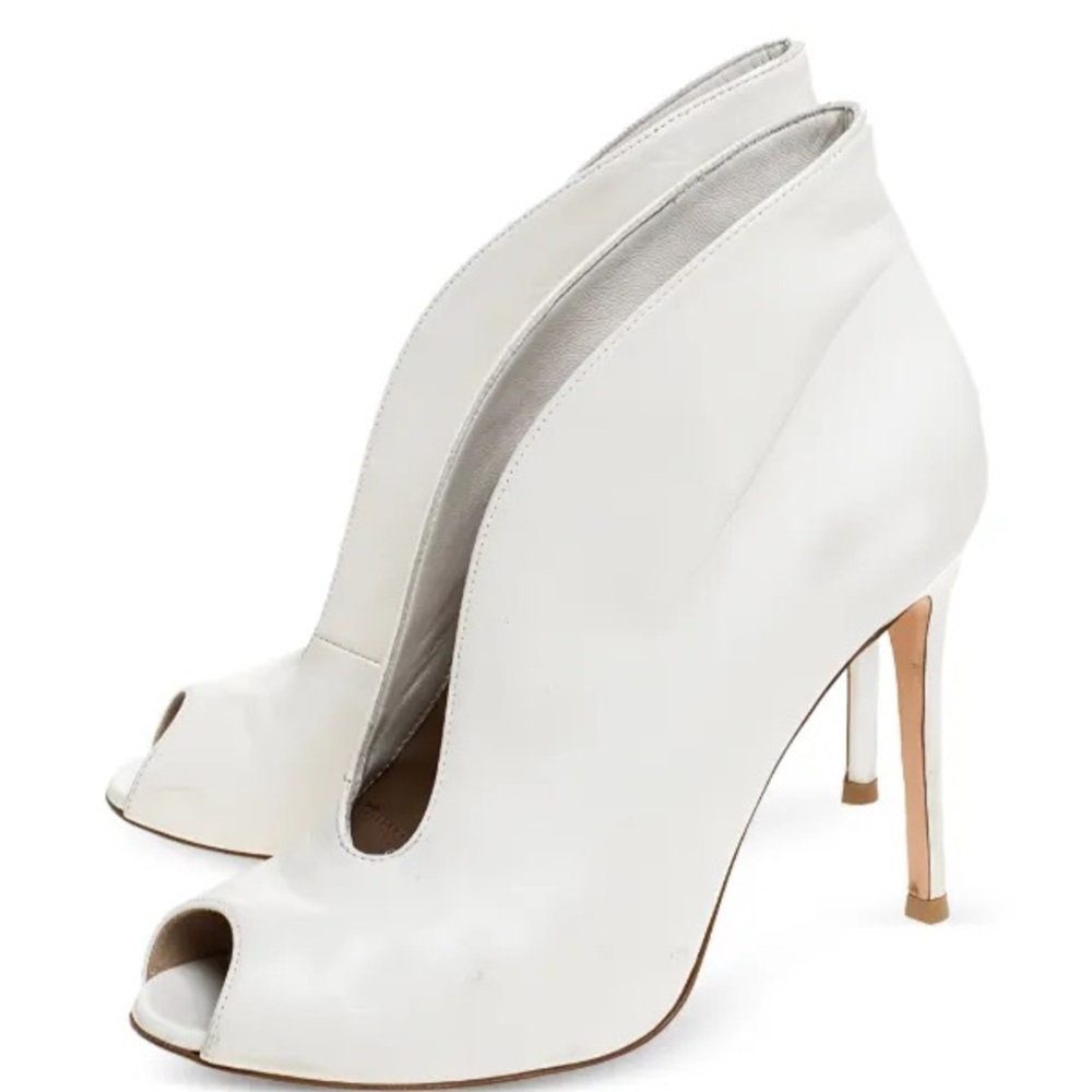 Gianvito Rossi Off White Leather V Neck Peep Toe Booties Size 41